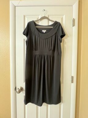 Liz Lange Black Scoop-Neck Midi Dress